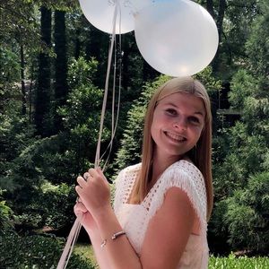 Meet your Posher, Olivia